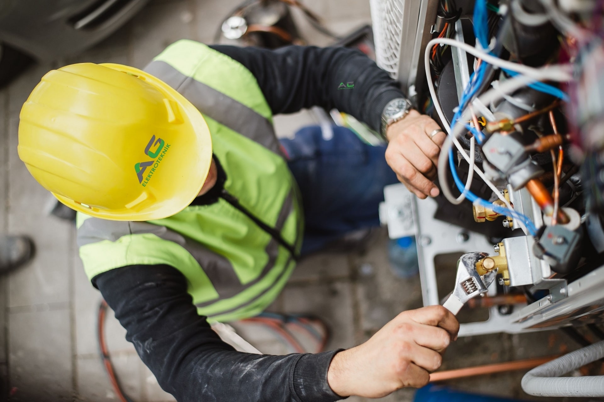İnşaat İç Tesisat slider3 insaat ictesisat elektrik1ag min